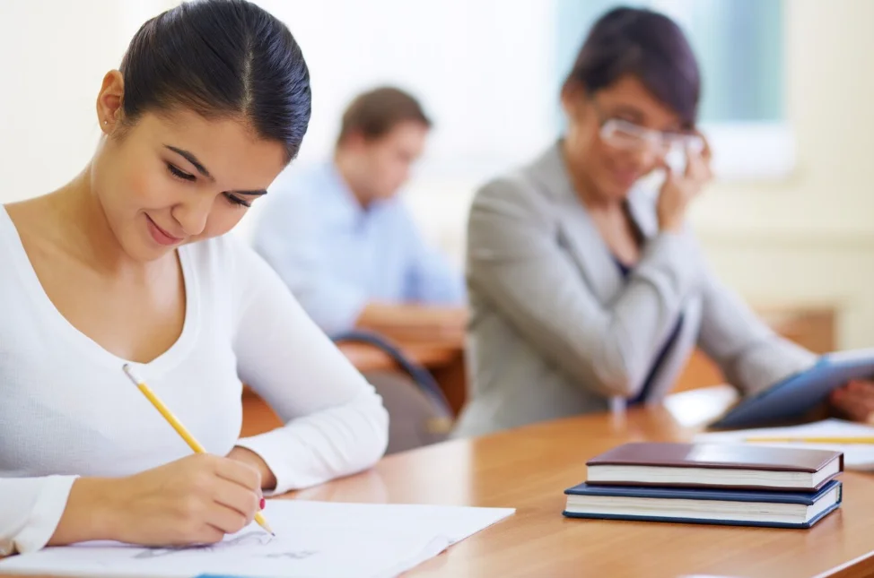 candidatos-fazendo-prova-de-revalidacao-em-medicina