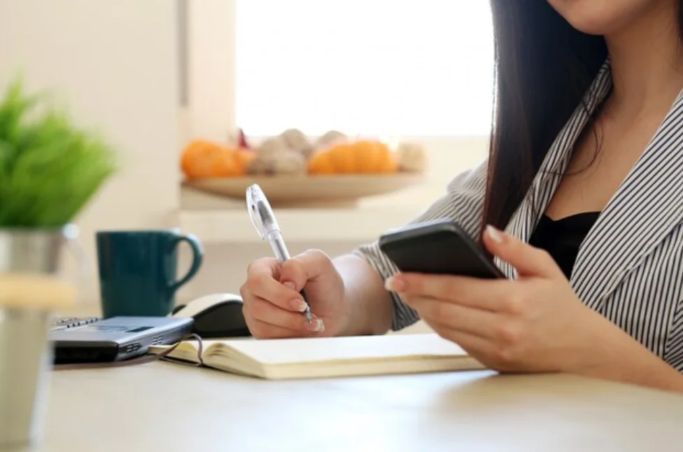 medica-estudando-para-revalidacao-em-medicina